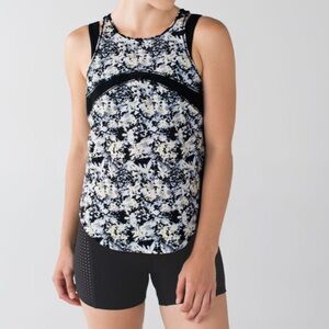 Lululemon Water: Sun Runner Tank
Crosscourt Petal Black Clarity Yellow Size 10